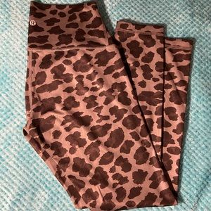 lulu lemon (2) cheetah print leggings!